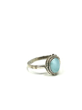 Cargar imagen en el visor de la galería, Larimar Oval Vintage Ring
