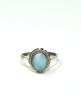 Cargar imagen en el visor de la galería, Larimar Oval Vintage Ring
